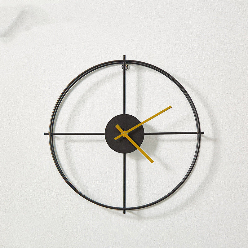 Wanduhr im nordischen Stil aus Eisen für die Wohnzimmerdekoration