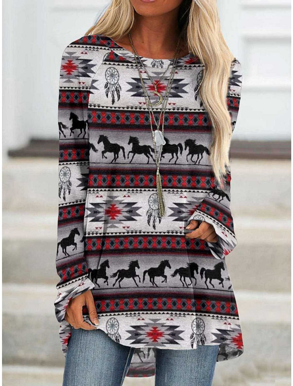 Langes T-Shirt-Kleid im Retro-Ethno-Stil