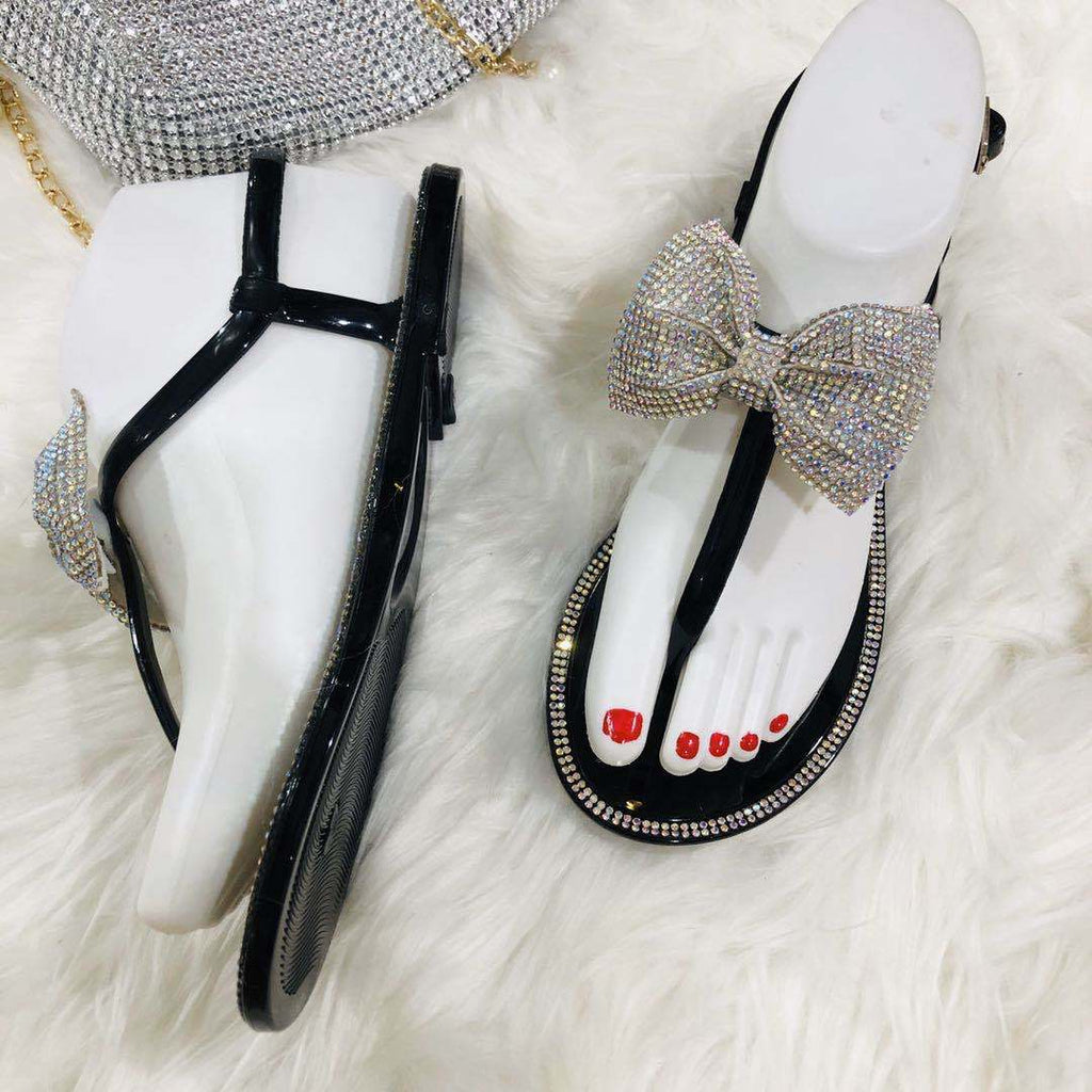 Weiße ausgefallene Diamant-Schleifen-Sandalen