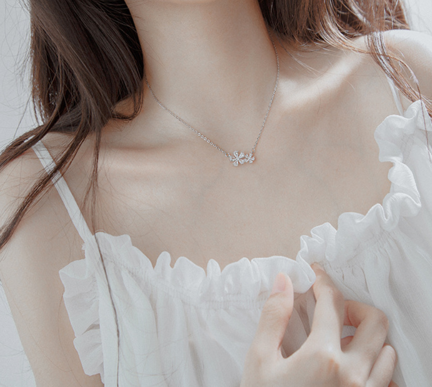 Flower Choker Necklace in Gold or Silver Tone