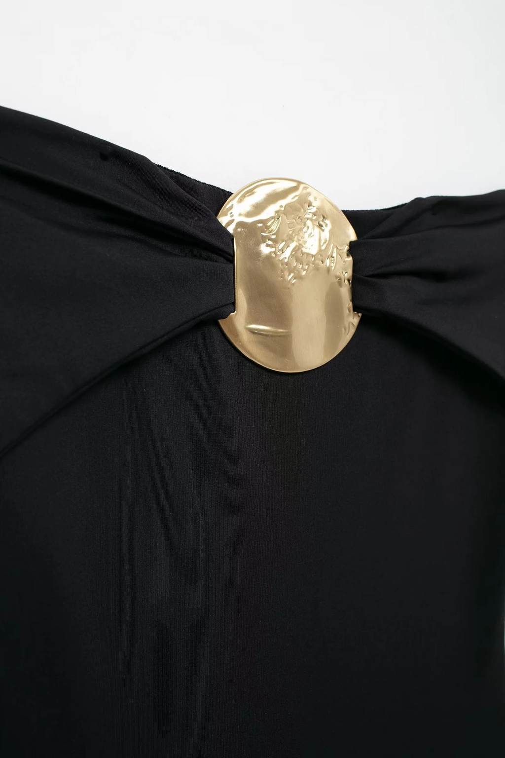Damen-Badeanzug mit goldfarbenem Metallakzent