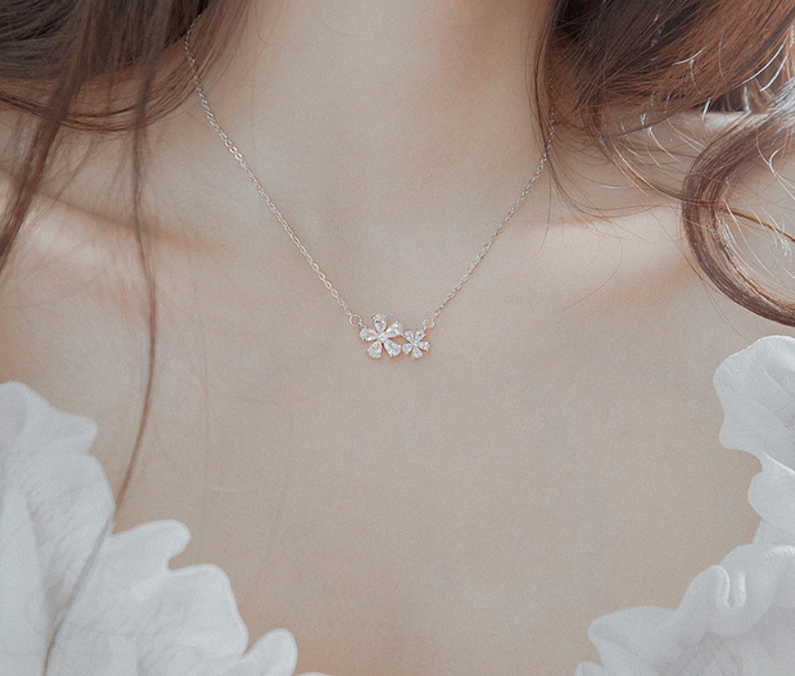Flower Choker Necklace in Gold or Silver Tone