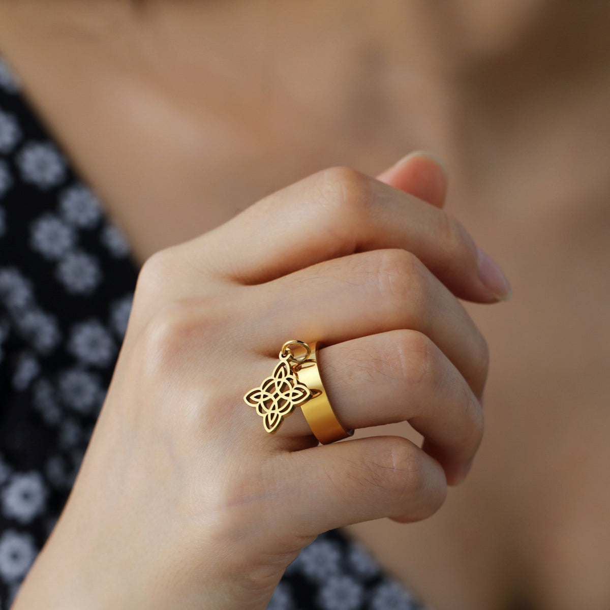 Double-Layer Witch Knot Ring