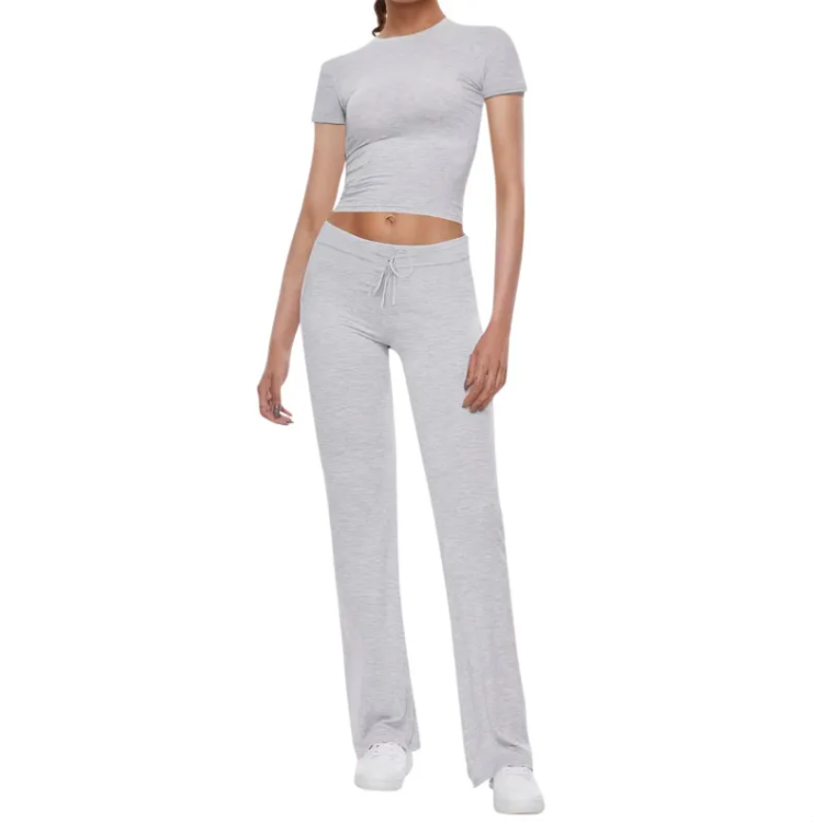 Damen T-Shirt & Freizeithose im unifarbenen Anzug