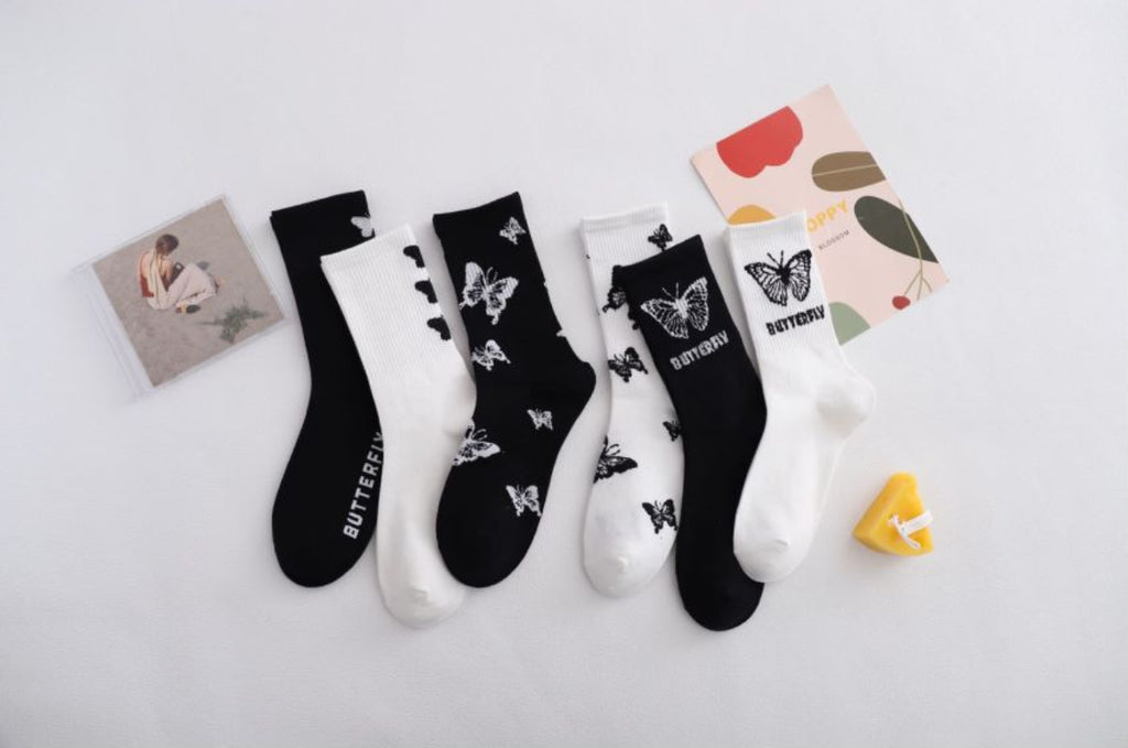 Women's Butterfly Print Mid-Calf Socks