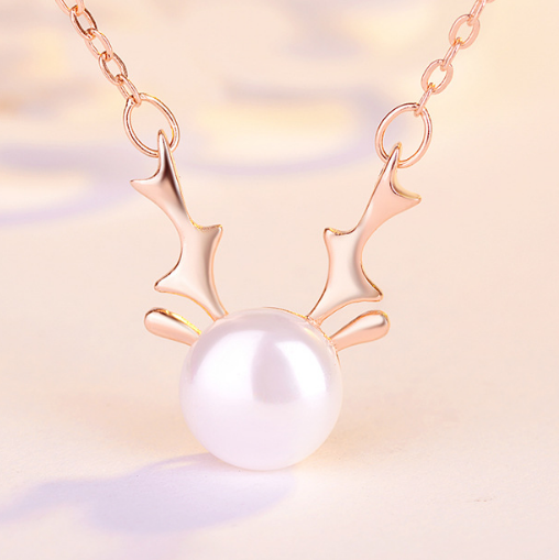 Elk Pearl Pendant Necklace