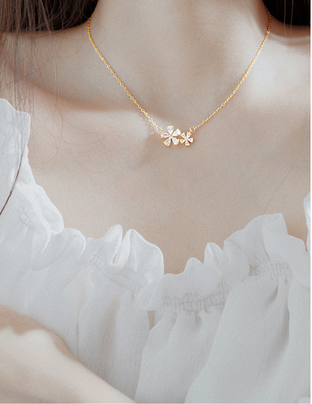 Flower Choker Necklace in Gold or Silver Tone