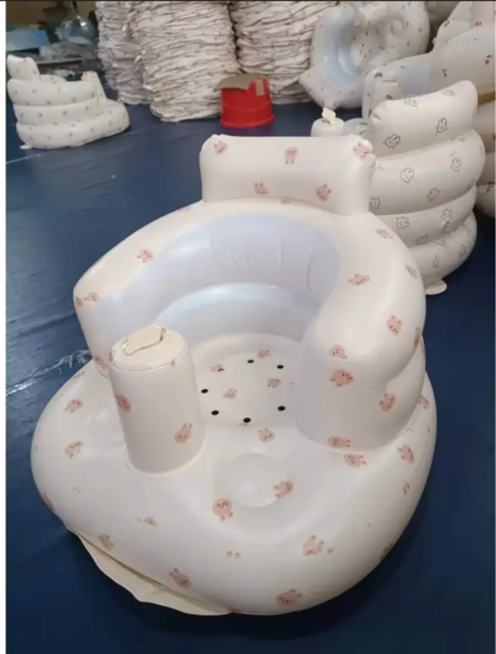 Aufblasbarer Babystuhl zum Essen & Baden