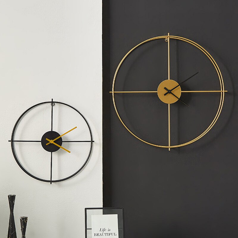 Wanduhr im nordischen Stil aus Eisen für die Wohnzimmerdekoration