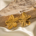 Ohrstecker für Damen mit mattgoldener Blume