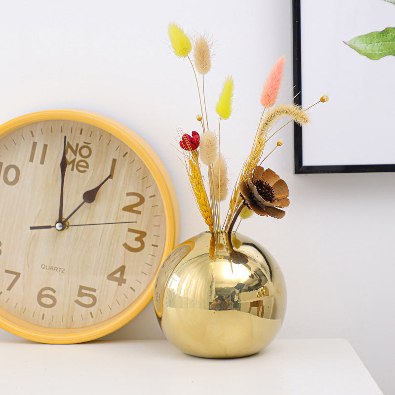 Gold Ceramic Vase – Luxury Home Decor & Shelf Styling