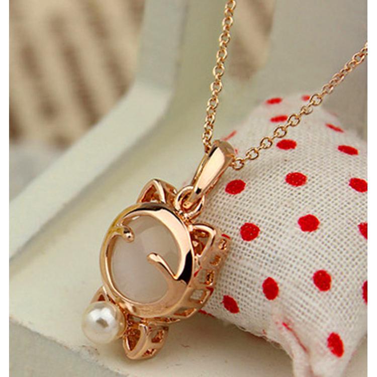 Lucky Cat Pendant Necklace
