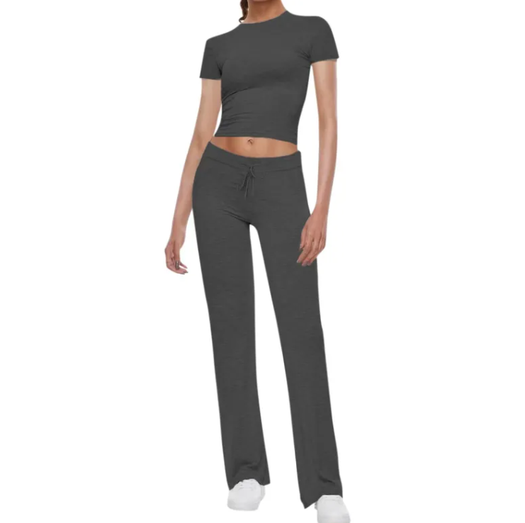 Damen T-Shirt & Freizeithose im unifarbenen Anzug