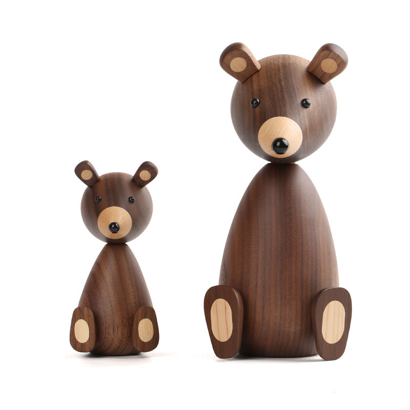 Nordisches Deko-Bärchen aus schwarzem Nussbaum für Kinderzimmer