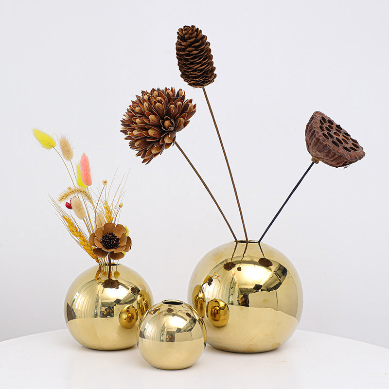 Gold Ceramic Vase – Luxury Home Decor & Shelf Styling