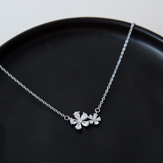 Flower Choker Necklace in Gold or Silver Tone