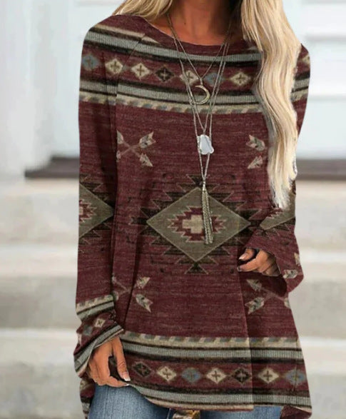 Langes T-Shirt-Kleid im Retro-Ethno-Stil