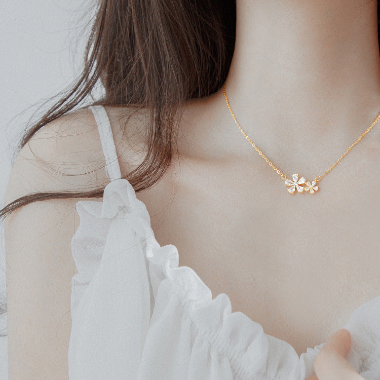 Flower Choker Necklace in Gold or Silver Tone