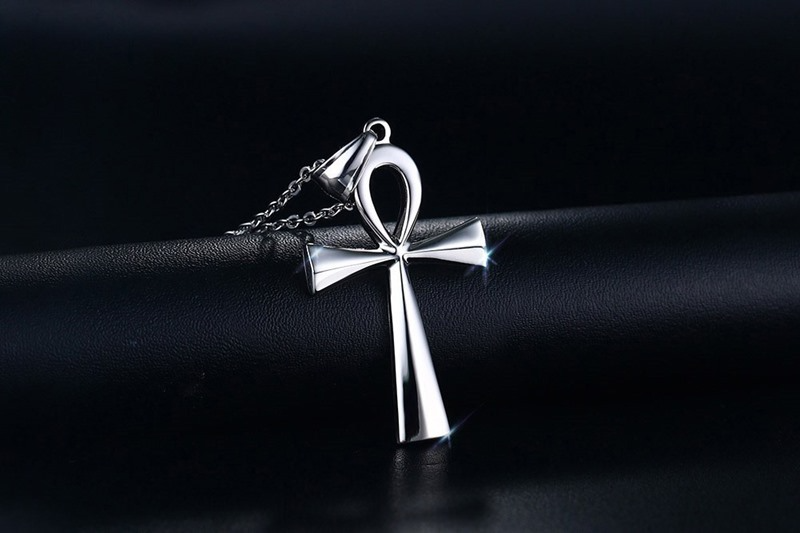 Collier avec pendentif croix en or et acier