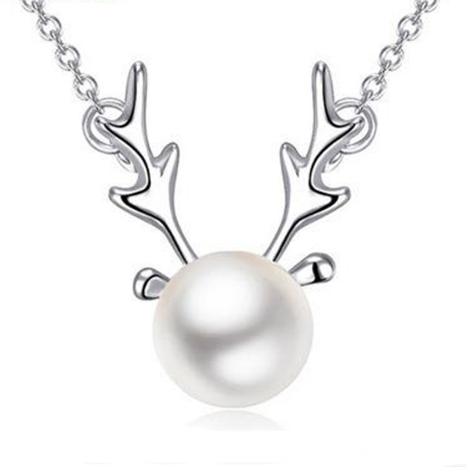 Elk Pearl Pendant Necklace